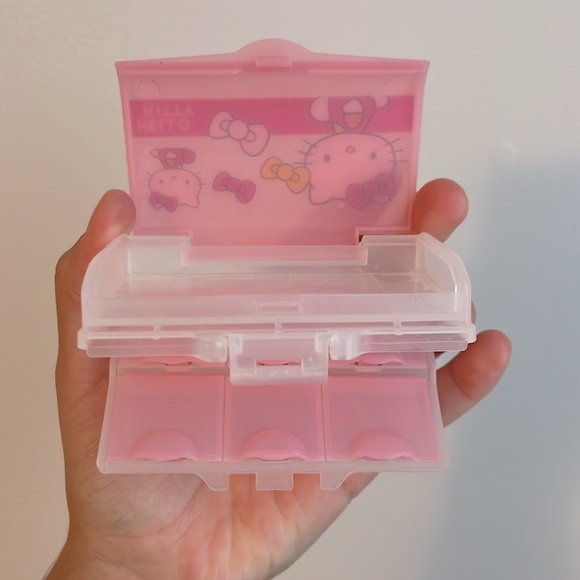 5/$25 ๐ Hello kitty small pill case - Picture 3 of 8